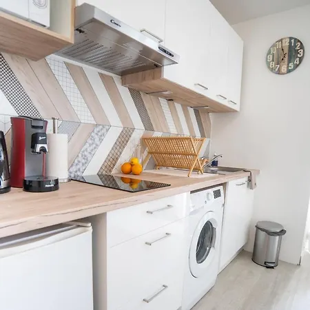 Corail - 2min Centre - Clim - Wifi - Parking Prive - Ideal Famille - Motte