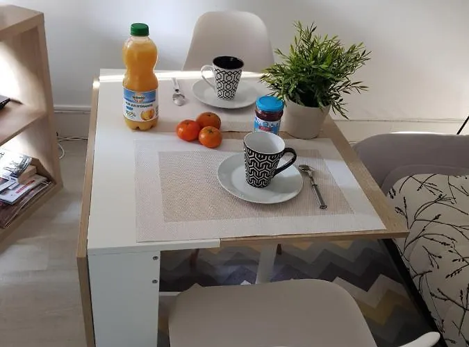Corail - 2min Centre - Clim - Wifi - Parking Prive - Ideal Famille - Motte