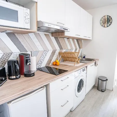 Corail - 2min Centre - Clim - Wifi - Parking Prive - Ideal Famille - Motte Appartement *