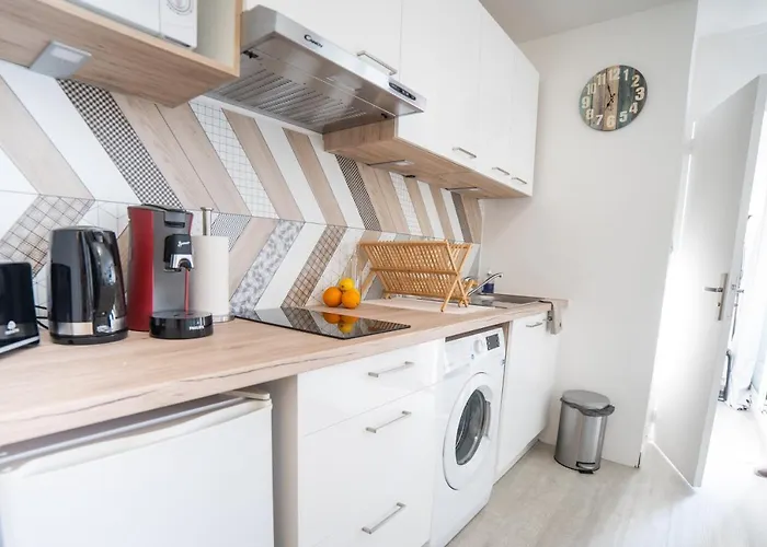 Corail - 2min Centre - Clim - Wifi - Parking Prive - Ideal Famille - Motte